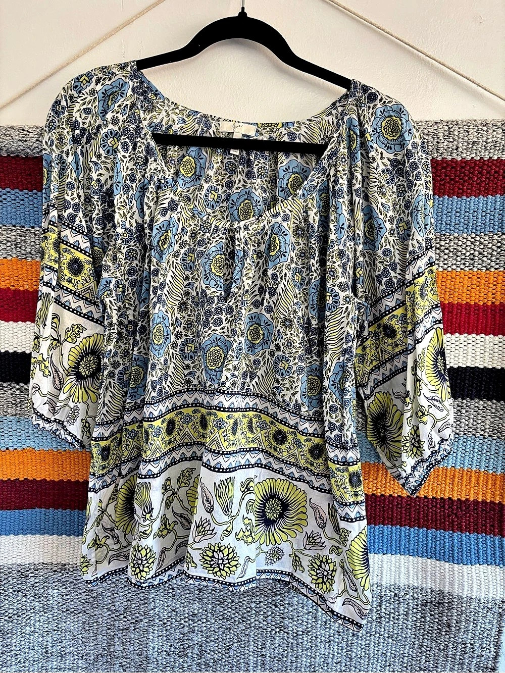 Joie Floral Blouse in Blue & White Size Large Like New